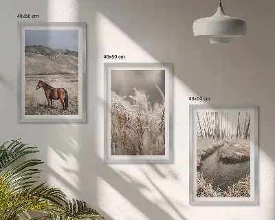 Fotowand met een landschap van paarden in het gras bij een beek