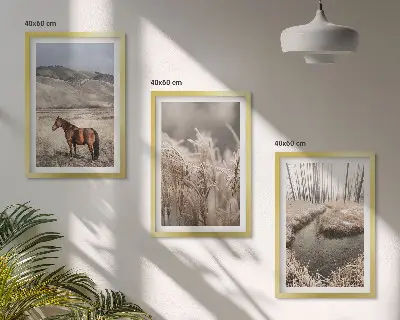 Fotowand met een landschap van paarden in het gras bij een beek
