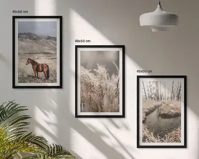 Fotowand met een landschap van paarden in het gras bij een beek