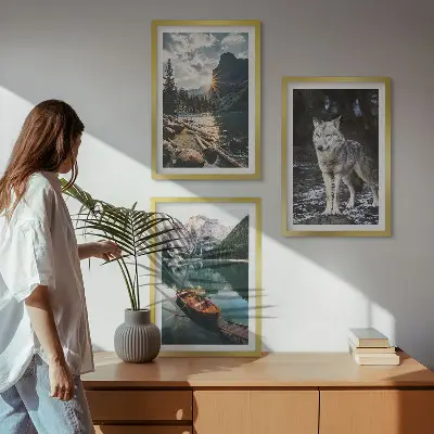 Fotowand met een natuurlandschap van bergen, meren en een wolf