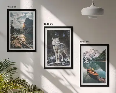 Fotowand met een natuurlandschap van bergen, meren en een wolf