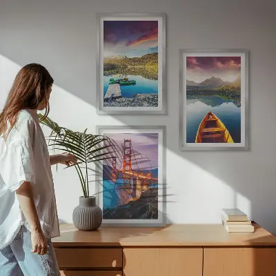 Wanddecoratie set schilderijen Uitzicht op het meer en de bruggen vanuit de bergen.