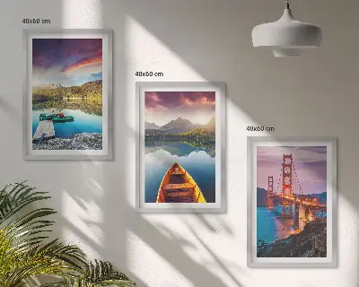 Wanddecoratie set schilderijen Uitzicht op het meer en de bruggen vanuit de bergen.