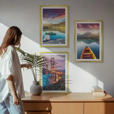 Wanddecoratie set schilderijen Uitzicht op het meer en de bruggen vanuit de bergen.