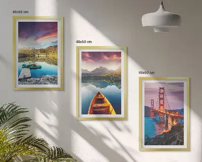 Wanddecoratie set schilderijen Uitzicht op het meer en de bruggen vanuit de bergen.