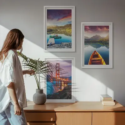 Wanddecoratie set schilderijen Uitzicht op het meer en de bruggen vanuit de bergen.