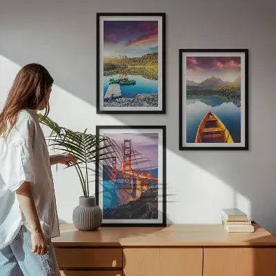 Wanddecoratie set schilderijen Uitzicht op het meer en de bruggen vanuit de bergen.