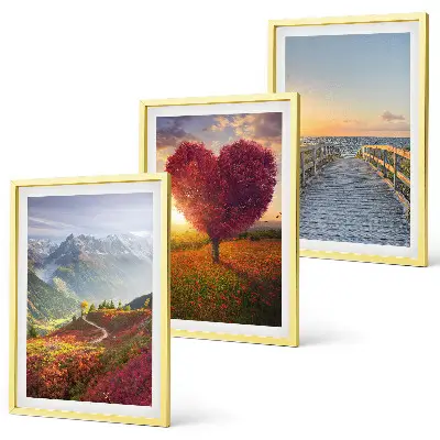 Wanddecoratie set schilderijen met landschappen van bergen, bomen en een hart op een pier