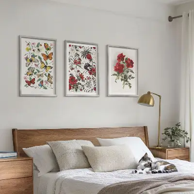 Wanddecoratie set schilderijen met afbeeldingen van vlinders, bloemen en rode rozen
