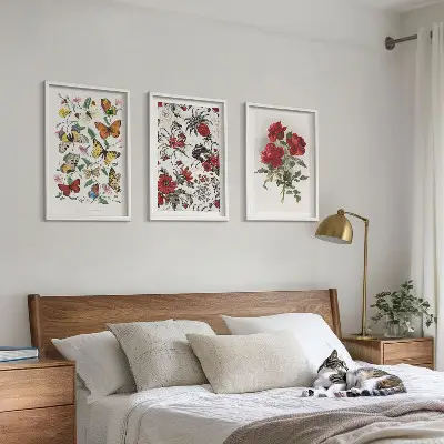 Wanddecoratie set schilderijen met afbeeldingen van vlinders, bloemen en rode rozen