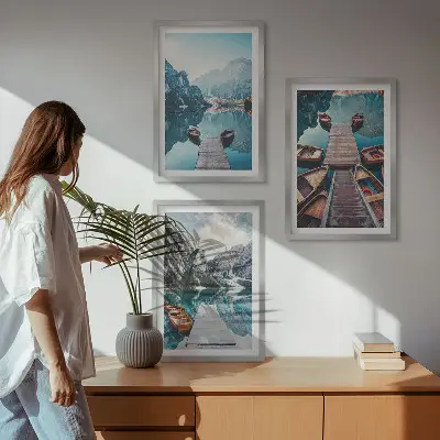 Fotowand met steigers aan het meer, boten en een vredige sfeer