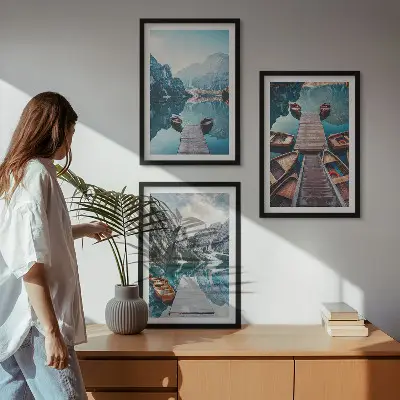 Fotowand met steigers aan het meer, boten en een vredige sfeer