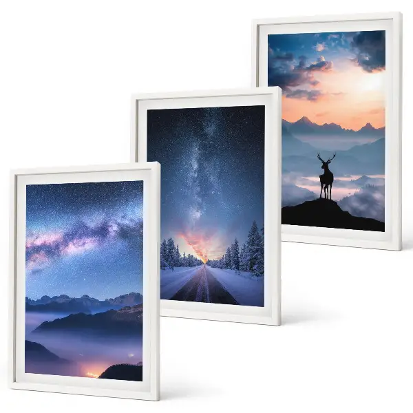 Wanddecoratie set schilderijen met een nachtelijke hemel, bergen, mist en herten