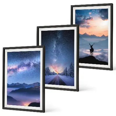 Wanddecoratie set schilderijen met een nachtelijke hemel, bergen, mist en herten