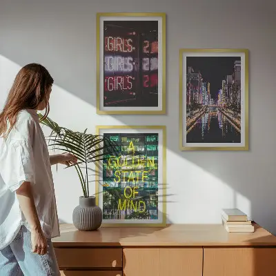 Wanddecoratie set schilderijen Neonreclames aan de rivier 's nachts