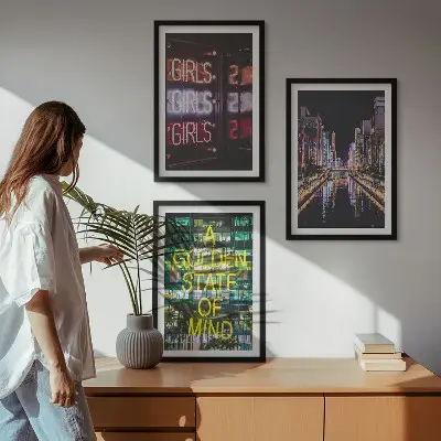 Wanddecoratie set schilderijen Neonreclames aan de rivier 's nachts