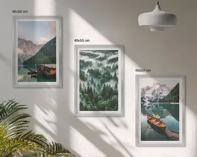 Wanddecoratie set schilderijen met afbeeldingen van een bergmeer, boot, bos en mist