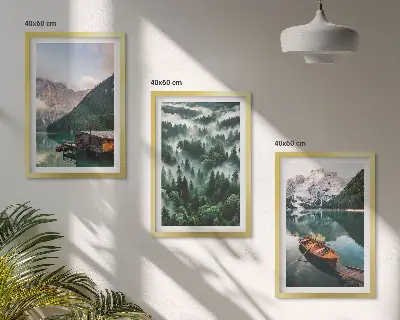 Wanddecoratie set schilderijen met afbeeldingen van een bergmeer, boot, bos en mist