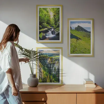 Fotowand met groene bergen, een waterval en een bos