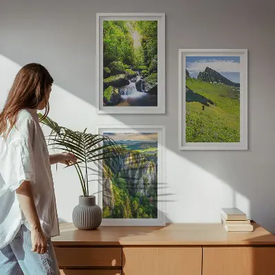 Fotowand met groene bergen, een waterval en een bos