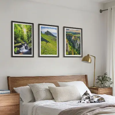 Fotowand met groene bergen, een waterval en een bos