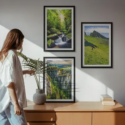 Fotowand met groene bergen, een waterval en een bos