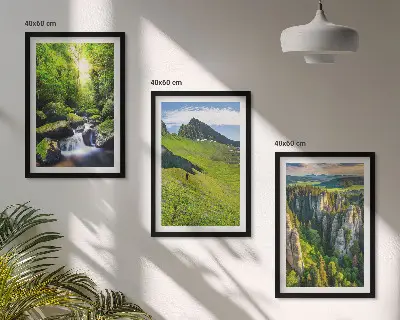 Fotowand met groene bergen, een waterval en een bos
