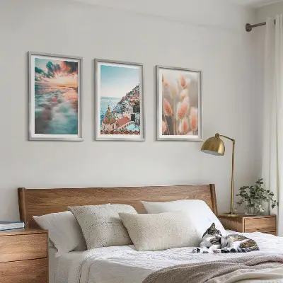 Fotowand met een zonsondergang bij de zee met huizen en bloemen