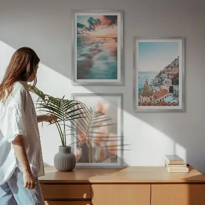 Fotowand met een zonsondergang bij de zee met huizen en bloemen