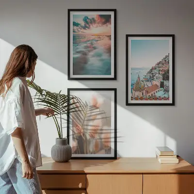 Fotowand met een zonsondergang bij de zee met huizen en bloemen