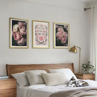 Fotowand met vintage rozen en dromen inscriptie