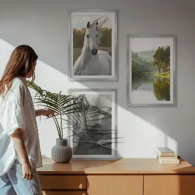 Fotowand natuurlandschap met witte paarden bij de rivier