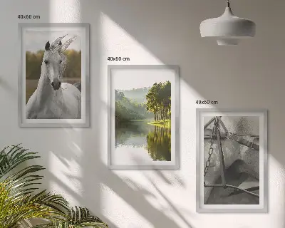 Fotowand natuurlandschap met witte paarden bij de rivier