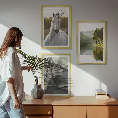 Fotowand natuurlandschap met witte paarden bij de rivier