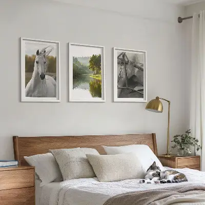 Fotowand natuurlandschap met witte paarden bij de rivier