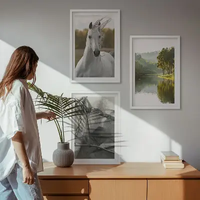 Fotowand natuurlandschap met witte paarden bij de rivier