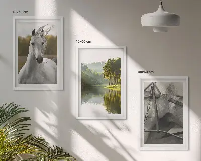 Fotowand natuurlandschap met witte paarden bij de rivier
