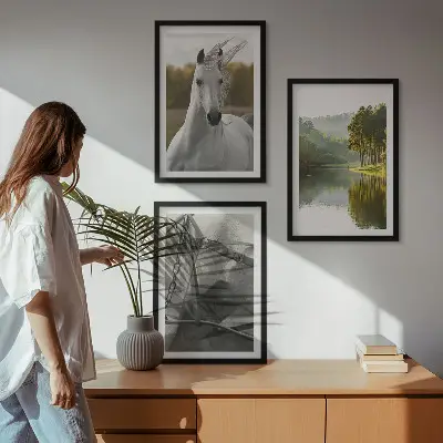Fotowand natuurlandschap met witte paarden bij de rivier