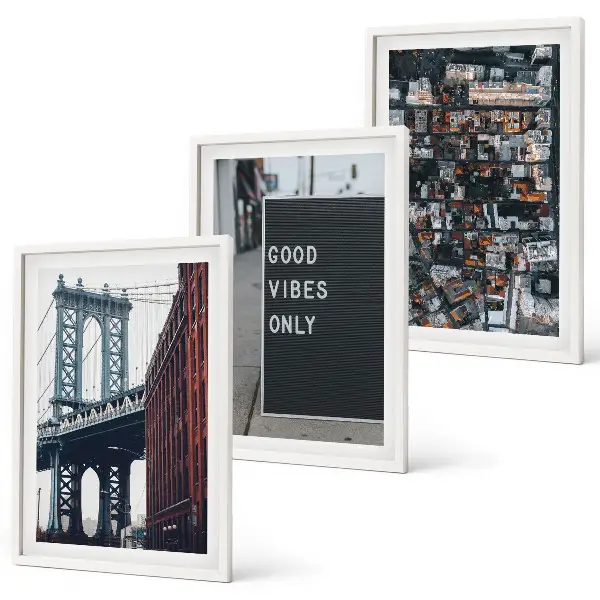 Wanddecoratieset schilderijen met een brug en stadsinscripties in vogelperspectief