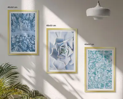 Fotowand met een winterbos, blauwe bloemen en water