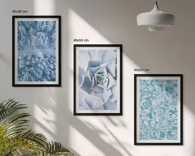Fotowand met een winterbos, blauwe bloemen en water