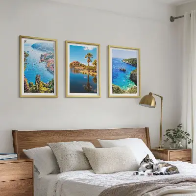 Wanddecoratie set schilderijen met afbeelding van palmen aan de blauwe kust