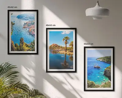 Wanddecoratie set schilderijen met afbeelding van palmen aan de blauwe kust