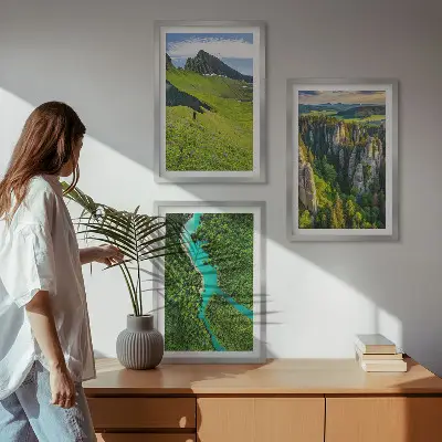 Fotowand met groene bergen, rivier en rotsen