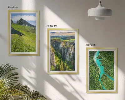 Fotowand met groene bergen, rivier en rotsen