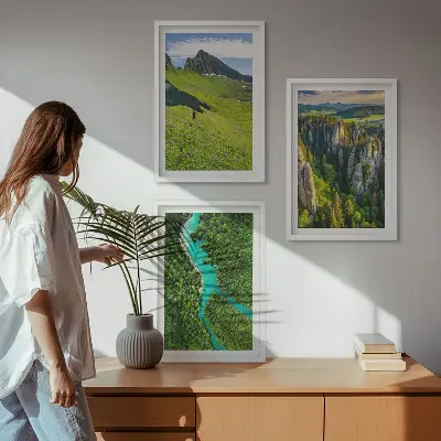 Fotowand met groene bergen, rivier en rotsen