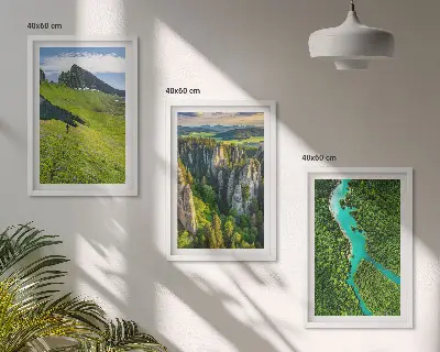 Fotowand met groene bergen, rivier en rotsen