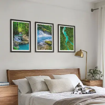 Wanddecoratieset schilderijen met afbeelding van groene bossen en kristalhelder water