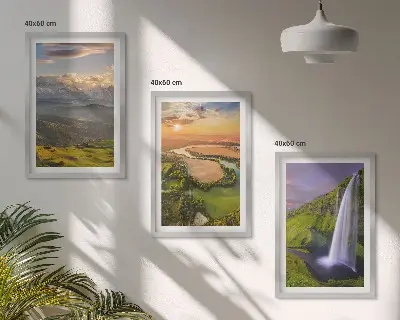Set schilderijen voor aan de muur met afbeeldingen van bergrivieren, watervallen en natuur