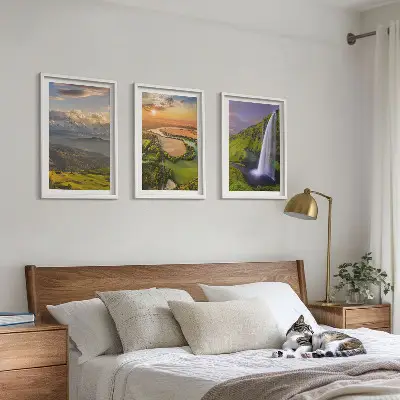 Set schilderijen voor aan de muur met afbeeldingen van bergrivieren, watervallen en natuur
